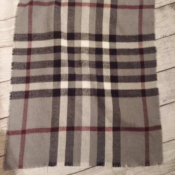 Express Men's plaid Soft Scarf - Picture 2 of 3